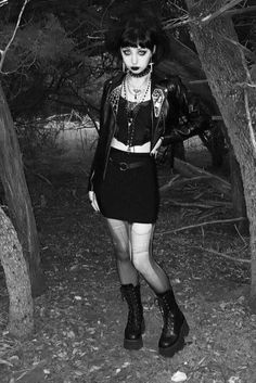 Trad Gothic Outfits, Tradgoth Outfit Women, 90s Industrial Goth, 90 Goth Fashion, Trad Goth Fits, Female Goth Outfits, Vampire Goth Clothes, 80s Trad Goth Outfits, Goth Women Outfits