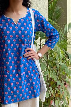 Short Kurti Ideas, Simple College Outfits, Kurti Ideas, Short Kurti Designs, Trendy Outfits Indian, Simple Kurta Designs, Simple Kurti Designs, Short Kurti, Casual Indian Fashion