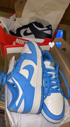 Pretty Sneakers, Jordan Low, Trendy Shoes Sneakers, Nike Shoes Girls, Jordan Shoes Girls, Pretty Shoes Sneakers, Jordan Shoes Retro, All Nike Shoes, Nike Air Shoes