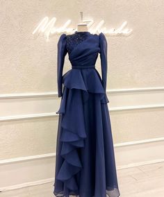 Dress Navy Hijab, Blue Dress Outfits, Modest Dresses For Women, Hijab Dress Party, Fashion Show Dresses, Beautiful Evening Dresses, Hijab Look, Soiree Dress