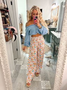 Cute Day Outfits Spring, Spring Comfy Outfits Casual Styles, Ladies Spring Outfits 2024, Mom Friendly Outfits Summer, Boho Easter Outfit, Cute Comfy Spring Outfits, Spring Outfits Floral, Holley Gabrielle Outfits, Boutique Work Outfit