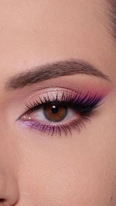 Pink Smokey Makeup Looks, Colored Eye Makeup For Brown Eyes, Pink Smokey Eyeliner, Smokey Eye Makeup Colorful, Smokey Eye Makeup With Pink, Makeup That Matches Purple Dress, Simple Purple Eyeshadow Looks Natural, Makeup Looks With Purple Dress, Pink Cat Eye Makeup