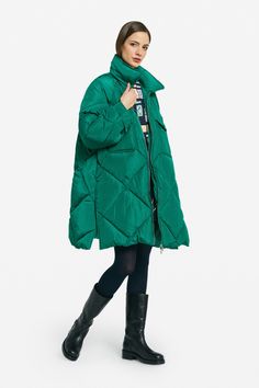 Flared quilted coat with duvet, front pockets and zip fastening Quilted Coat, Duvet, Around The World, Turn Ons