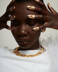 Necklace Editorial, Black And Gold Fashion, Skin Model, Indian Party, Gold Makeup, Afro Punk, Brown Skin, Metallic Colors, Gold Fashion