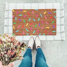 Ice Cream Sprinkles Doormat - The Simply Rustic Barn Summer Doormat Ideas, Paint Door Mat, Diy Doormat Paint, Coir Doormat Diy, Gifts For Homeowners, Painted Door Mat, Summer Door Mat, Cute Doormats, Painted Doormat