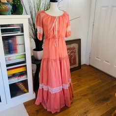 This Vintage Prairie Dress Is Breathtaking. Made Of A Sheer Poplin That’s A Mixture Of Red And Pink. There’s A Band Of White Lace Found On The Lower Part Of The Skirt As Well As Each Sleeve. There’s A Bow To Tie In Front And Has A Lined And Full Skirt Slip.. There’s A Stain On The Lining But Not Noticeable Unless It’s Somehow Exposed. Dress Measures 52” Long With 12” Sleeve When Lying Flat There’s 14” Between Shoulder Seams And 16” Between Armpits 15” Waist 22” Hip Marked Size 5-6 Vintage Prairie Dress, Prairie Dress, Full Skirt, Vintage Pink, White Lace, Pink White, Vintage Ladies, Vintage Dresses, Colorful Dresses