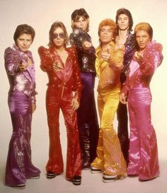 The Glitterband. Glam Rock 70s, Diamanda Galas, Moda Disco, Disco Outfits, 70s Fashion Disco, 70s Glam Rock, 1970s Glam, Glam Rock Style