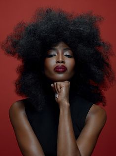 Vogue Brazil, Pelo Afro, Naomi Campbell, African Beauty, 인물 사진, Afro Hairstyles, Model Poses, Black Is Beautiful, Beautiful Black Women