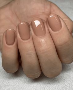 Sophisticated Nails, Natural Nails Manicure, Beige Nails, Short Nail, Round Nails, Short Nail Designs, Neutral Nails, Classy Nails