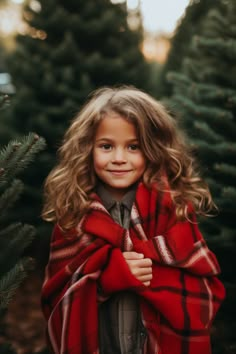 Kid Holiday Photoshoot Ideas, Christmas Tree Farms Photo Shoot, Outdoor Christmas Pictures Kids, Kids Christmas Tree Farm Pictures, Christmas Shoot Outdoor, Country Christmas Family Photos, Christmas Tree Farm Photoshoot Ideas, Diy Christmas Photoshoot Family Outdoor, Simple Christmas Photos