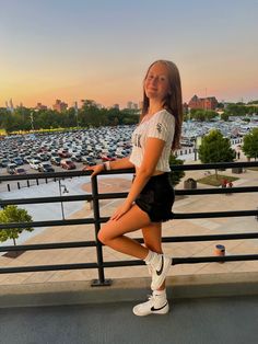 How To Style White Nike Blazers, Nike Blazer Shorts Outfit, White Sox Game Outfit, Summer Nike Blazer Outfits, Nike Blazer Outfits Summer, Nike Blazers With Shorts, Nike Blazers With Jeans, Outfits With Nike Blazers For Women