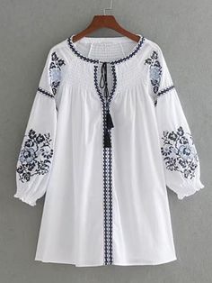 Vestido con bordado y cordón de borlas White Dress Fall, Pakistani Dresses Casual, Sleeves Designs For Dresses, Long Tee, Trendy Fashion Tops, White Short Dress, Stylish Dresses For Girls