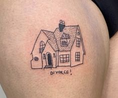 a woman's thigh with a drawing of a house and the words divore on it