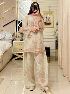 Eastern Outfit Ideas, Pakistani Suits Casual, Meera Rajput, Eid Outfits Pakistani, Eid Aesthetic, Eid Dress Ideas, Trending Summer Nails, Simple Dress Casual, A Prom Dress