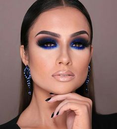 Makeup Zombie, Eye Makeup Tips, Beauty And Makeup, Eye Looks, Blue Eye, Blue Eye Makeup, Makeup Goals