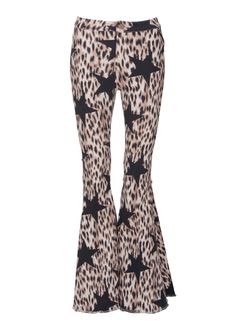 You and these babies are meant to be! With a high rise and dramatic flare, these stretch bell bottoms make your legs look a mile long with retro-inspired style that feels cool and modern! An all over leopard and star print rounds up the `70s swagger of these bells. The vintage-inspired bell bottom jeans feature a zip fly closure, pockets at back and a raw hem.. Flirty flare features a slender fit through hip and thigh with a dramatic flared leg. Available in sizes S, M and L. Made out of 97% cot Printed Flare Pants, Rock N Roll Style, Sherpa Coat, Bell Bottom Pants, Wearing Red, Retro Stil, Faux Fur Coat, Retro Outfits, Black Skinnies