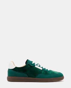 Kitten Heel Slingbacks, Black Tennis Shoes, Velvet Sneakers, Card Inspo, Steve Madden Store, Street Style Shoes, Green Sneakers, Casual Sneakers Women, Lacing Sneakers