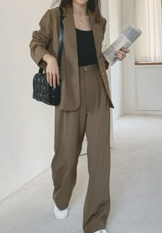 Aesthetic Outfits Korean Style, Korean Professional Outfits Women, Korean Women Suit, Business Pants Outfit Street Styles, Suits For Women Korean, Korean Fashion Business Casual, Korean Suits Women, Korean Formal Outfits For Women, Corean Style Outfits