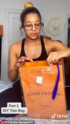 Brilliant DIY videos show how to make a Louis Vuitton tote bag for just $45 Diy Bag Strap, Louis Vuitton Strap, Diy Pencil Holder, Diy Branding