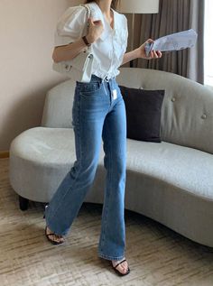 Full Denim Outfit, Bootcut Jeans Outfit, 90s Minimalism, Bootcut Flare Jeans, Timeless Outfits, Womens Jeans Bootcut, Romantic Outfit