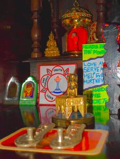 there are many different items on the table together in this room, including candles and cards