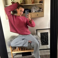 Madhappy Outfit, Comfy Cool Outfits, Tomboyish Outfits, Lounging Outfit, Winter Fall Outfits, Lounge Outfit, Christmas Party Outfits, Thrift Inspo, Professional Dresses