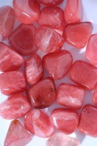 Cherry Quartz Aesthetic, Quartz Aesthetic, Pretty Crystals, Crystal Room, Cherry Quartz, Spiritual Crystals