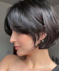 30 Summer Haircuts 2024: Chic Styles for Every Woman’s Taste Cool Hairstyles For Girls, Chin Length, Summer Haircuts, Stylish Haircuts, Short Bob Haircuts, Haircuts For Fine Hair, Short Hair With Layers, Medium Hair Cuts