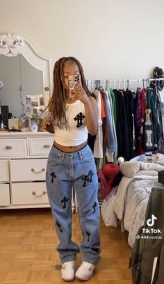 American Bazi Jeans, Pretty Tomboy, Casual Outfits Ideas, Fashion Teenage School, Pakaian Hipster, Mode Zara, Fashion Teenage Girls, Swag Girl Style