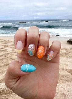 Ready to dazzle with the freshest summer nail ideas? This season, it's all about flaunting those summer nails with the latest summer nail trends. As summer approaches, the excitement for warm-weather fashion kicks into full Pretty Beach Nails Summer, Nails Beachy Vibes, Acyrilics Nails Beach, Cute Nails Beach Vibe, Nail Art Beach Vacation, Summer Beach Nails Simple, Beach Vac Nails, Summer Nails 2023 Fruit, Cute Travel Nails