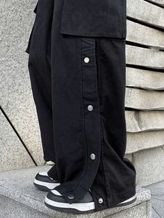 ⚡️Buy Buttoned Pocket Patch Cargo Pants Green XL under $34.00 in Pants Online. Style: Casual/Street/Punk/Hip Pop/Y2K/Grunge. Fabric Content: Cotton Blend. Fit Type: Relax fit. Design: These cargo pants shaped to a relax fit, sit to an elasticated waist, with cargo pockets patched design, ankle split with button fastening on both sides.. ✓Free Shipping on all orders over US$69. Cargo Pants Green, Tomboy Aesthetic, Jeans Online Store, Girls Things, Street Punk, Baggy Cargo Pants, Pants Green, Bodycon Floral Dress, Pants Cargo