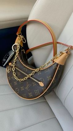 Louie Vuttion Bag, Trendy Designer Bags, Louis Vuitton Loop Bag, Tas Lv, Luxury Shoulder Bags, Sac Louis Vuitton, Luxury Designer Bags, Crescent Bag, My Style Bags