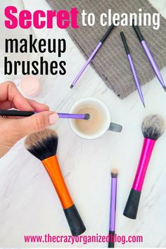 5 Minutes Makeup, Window Cleaner Recipes, Clean Makeup Brushes, Dusting Spray, Clean Baking Pans, Hacks Beauty, Easy Cleaning Hacks, Diy Cleaning Solution, Cleaner Recipes