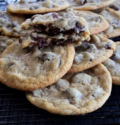 chocolate chip cookies are cooling on the grill