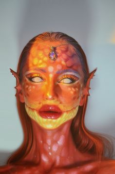 Creative makeup Complicated Makeup Looks, Goldfish Makeup, Fish Makeup Looks, Artistic Makeup Creative, Alien Makeup Looks, Crazy Makeup Ideas, Sfx Makeup Looks, Creative Halloween Makeup Looks, Sfx Makeup Ideas