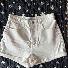 short jeans branco zara tamanho 38 novo. cintura alta. Short Branco Jeans, Shorts Jeans Branco, Obx Dr, Mom Dr, Outfit Png, Fame Dr, Short Jeans, Shorts Jeans, Outer Banks