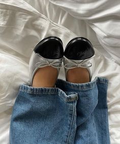 #balletflats #balletflat #flats #balletflataesthetic #flatsaesthetic #stylingballetflats #chanel #chanelflats Van Cleef Arpels, Mode Inspiration, Chanel Ballet Flats, Hermes Birkin, Fashion Killa