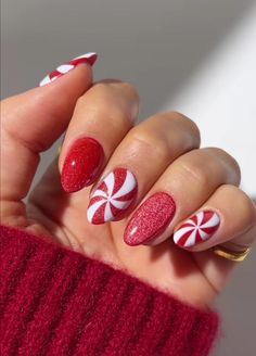 Elevate your nails with this stunning and elegant sparkle candy cane Christmas nail set. With sparkly nails now in trend this holiday season, there is no better set to have on! They exude fun festivities and style without doing too much. Perfect for gifting loved ones this holiday or changing up your nails towards Christmas time.   Each nail set is custom made for each customer. If you have any questions about the size or style of the nails, please message me, I'm more than willing to assist of answer any queries you may have.  We understand that our customers appreciate quick and seamless deliveries so we work around the clock to deliver high quality press on nails in a short period of time. We take 1-4 working days to make the set, followed by 5-12 working days delivery. Each package get Christmas Nail Set, Christmas Candy Nails, Christmas Press On Nails, Hand Painted Nails, Unique Candy, Candy Nails, Custom Nails, Holiday Nails Christmas, Candy Cane Nails