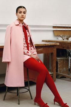 Colored Tights Outfit, Red Tights, Valentines Outfits, Looks Street Style, Pink Coat, Red Outfit, Fashion Show Collection, Wearing Red, Red Valentino