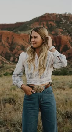 County Boho Outfit, Western Feminine Outfits, Clean Western Aesthetic, Ranch Aesthetic Outfits, Cowboy Formal Women, Feminine Western Outfits, Mountain Cowgirl Aesthetic, Western Style Outfits Summer, Old Money Western Aesthetic