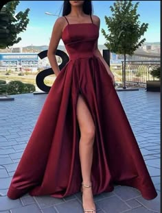 Vestidos Color Vino, Beaded Evening Gowns, Prom Dress Inspo, Prom Dresses With Pockets, Spaghetti Strap Prom Dress, Prom Dress Ideas, Prom Inspo, Corset Dress Prom