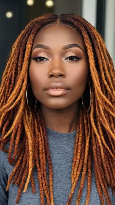 Are Platinum Highlights Locs the Ultimate Fall Style? 🍂 Fall Dreadlock Colors Black Women, Platinum Locs Black Women, Highlights Locs, Dreads Black Women, Locs Extensions, Purple Dreads