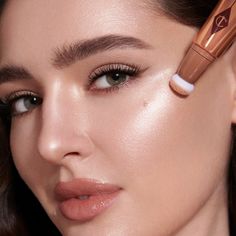 Beauty Light Wand in Spotlight Charlotte Tilbury Beauty Light Wand, Wish Makeup, Diva Light, Charlotte Tilbury Makeup, Cheek Makeup, Face Kit, Makeup Shades, Magical Makeup, Makeup Mistakes