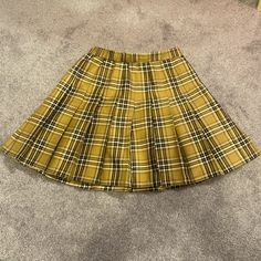 Wild Fable Yellow Pleated Print Skirt With Zipper And Button In Back. So Cute For A Costume, Or Any Summery/Fall Fit. New With Tags, Couple Loose Threads Cute Yellow Plaid Skirt, Black Ruffle Mini Skirt, Yellow Plaid Skirt, Skirts Pleated, Distressed Jean Skirt, Pastel Plaid, Skirt With Zipper, Tie Dye Denim, Skirt Crop