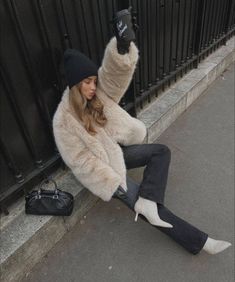 Boujee Winter Outfits, Puffer Jacket Outfit Winter Style, Faux Fur Coats Outfit, Apres Ski Outfits, Ski Outfits, Winter Party Outfit, Skiing Outfit