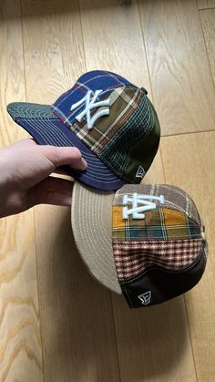 Casual Streetwear Hats With Patches, Adjustable Streetwear Hats With Patches, Vintage Hat For Streetwear, Streetwear Hats With Patches, One Size Fits Most, New Era Cap Outfit, Fitted Cap Outfit, Custom New Era Hats, Vintage Six-panel Baseball Cap For Streetwear, Fitted Hats Aesthetic