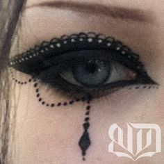 Lace Eye Makeup, Lace Makeup Look, Lace Eyeliner, Romantic Goth Hairstyles, Goth Wedding Makeup, Victorian Goth Makeup, Halloween Eyeshadow Looks, Gothic Eyeshadow, Angelcore Makeup