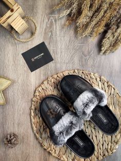 100% Genuine Leather Handmade The outer surface of the slipper is genuine lambskin and the fur part is fox fur. The sole of the slipper is not leather. You can create an order according to your own foot number. It has numbers between 36-40. Color: Black If you need help with anything, do not hesitate to contact us! Sheepskin Slippers, Fur Slippers, Leather Slippers, House Slippers, Cool Hats, Fox Fur, Handmade Home, Womens Slippers, Soft Leather