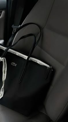 Lacoste Tote Bag Aesthetic, Lacoste Bag Aesthetic, Lacoste Bag Outfit, Lacoste Aesthetic, Bag For University, Lacoste Tote Bag, Kendall Jenner Kylie Jenner, Paige Lorenze, Old Money Preppy