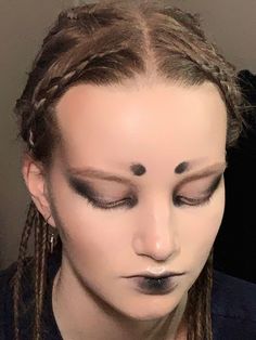 Edgy Makeup Grunge, No Eyebrows Makeup, Swirl Makeup, Cool Eyeliner, Spiritual Witch, Maquillage On Fleek